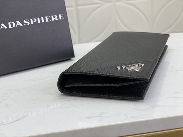 プラダ財布コピー内部構造